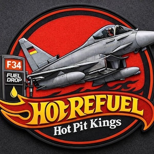 Könnte beinhalten: Ein runder Aufnäher mit einem grauen Kampfjet mit deutscher Flagge am Leitwerk, über einer Zapfsäule mit der Aufschrift F34 FUEL DROP. Das Design enthält gelbe und orangefarbene Flammengrafiken sowie den Text HOT REFUEL und Hot Pit Kings.