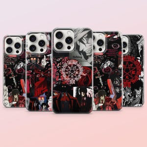 Può includere: Cinque cover per smartphone con un collage scuro di illustrazioni in stile anime. I design includono un simbolo di pentagramma rosso, il testo Hellsing e vari ritratti di personaggi in toni di nero, bianco e rosso con linee dettagliate.