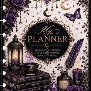 Puede incluir: Una agenda de discos con cubierta color crema que presenta rosas moradas, una mariposa y motivos celestiales dorados. El texto dice My PLANNER, PLAN WITH INTENTION, FOCUS WITH PURPOSE, LIVE WITH MAGIC. Debajo hay libros etiquetados INTENTION, FOCUS, BALANCE, GROWTH.