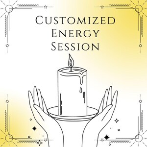 Op de afbeelding: Een zwart-wit lijntekening met twee handen die een brandende kaars in een houder vasthouden. De tekst CUSTOMIZED ENERGY SESSION staat gecentreerd boven de kaars. Het ontwerp is omlijst door dunne lijnen met kleine sterren en cirkels.