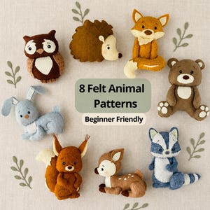 Op de afbeelding: Een verzameling van acht vilten dierenfiguren waaronder een uil, egel, vos, beer, konijn, eekhoorn, hert en wasbeer, gerangschikt rond een centraal tekstvak met de tekst 8 Felt Animal Patterns Beginner Friendly met kleine bladaccenten.