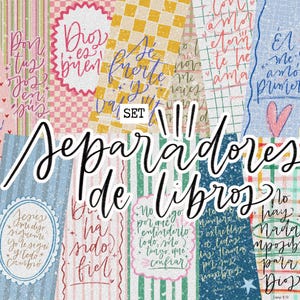 Puede incluir: Una colección de marcapáginas rectangulares de papel con diversos patrones coloridos, incluyendo rayas, cuadros y fondos sólidos. Cada marcapáginas muestra texto religioso en español escrito a mano en cursiva, con elementos decorativos como corazones, estrellas y bordes festoneados.