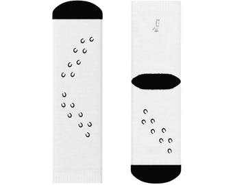 Calcetines de tripulación con estampado de pezuñas de Mini Mule Loki / Blanco con detalles en negro