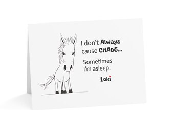 Tarjeta de felicitación con ilustración de un caballo dormilón / Tarjeta con cita divertida sobre el caos