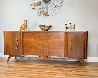 Walnut Mid-Century TV Console with Fluted Cabinets & Open Shelves,Luxury Curved Media Console | Handmade Walnut,solid walnut,handmade wood