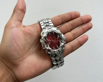 Reloj Y2K Spike con esfera roja, cromado, cuarzo, para hombre y mujer.