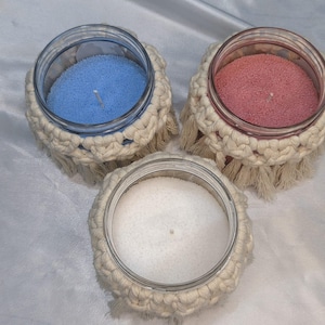Ensemble de bougies artisanales en cire de sable et perles, bougie en pot macramé, cire de sable décorative, décoration intérieure bohème, macramé, bougie, cire de sable.