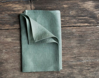 Stonewashed green linen napkins, Softened cloth napkins bulk or in set, 25 colors available, classic size 18x18 inch in rustic style