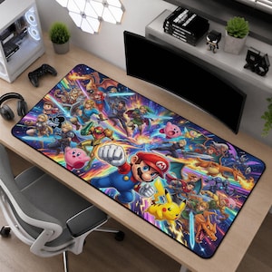 Könnte beinhalten: Eine große, rechteckige Schreibtischunterlage mit einem lebendigen, mehrfarbigen Grafikdruck verschiedener Videospielcharaktere, darunter Mario, Pikachu, Kirby, Link und Glurak, vor einem dynamischen, wirbelnden kosmischen Hintergrund.