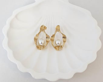 Boucles d'oreilles en plaqué or avec perles ovales courbes élégantes en acier inoxydable
