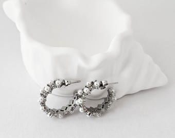 Boucles d'oreilles classiques avec perles en acier inoxydable plaqué argent, style élégant pour femme