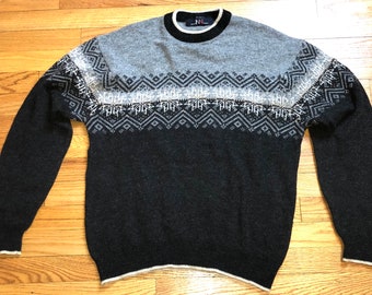 When a Cold Wind Blows - Vintage 1990s NORTH WINDS Gray and Black Snowflake 100% LAMBSWOOL Ski Sweater - Medium - Cozy