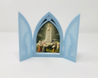 Like a Prayer Pt. 5 - Antique 1960s 5" Blue plastic OUR LADY of FATIMA trifold shrine - midcentury - Catholicism