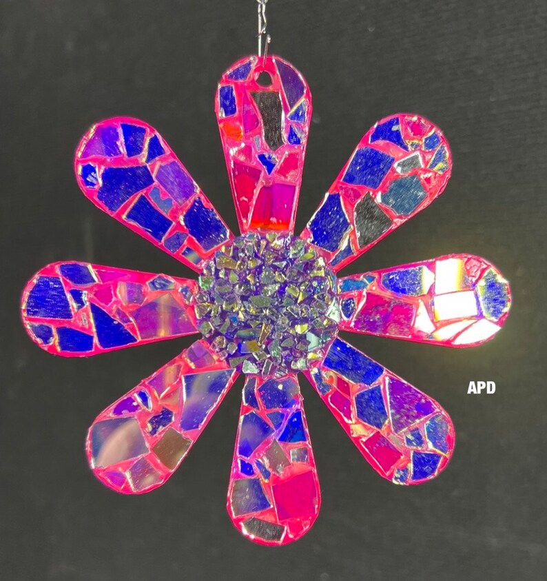 5 Daisy Suncatcher.. APD.. Suncatchers.. Blingy Item.. Garden