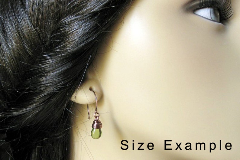 Boucles d'oreilles en bronze Boucles d'oreilles violet foncé avec larmes de verre, boucles d'oreilles enroulées de fil de fer. Bijoux faits main. image 5