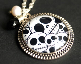 Skull Necklace. Halloween Necklace. Goth Necklace. Black and White Necklace. Skull Pendant with Fresh Water Pearl and Black Teardrop.