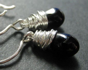 Black Earrings. Wire Wrapped Black Teardrop Earrings in Silver. Handmade Jewelry.