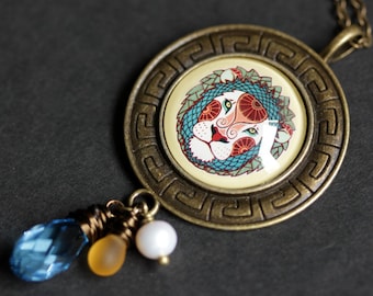 Naszyjnik z Lwem. Naszyjnik ze znakiem zodiaku. Naszyjnik z konstelacją rodzimego znaku zodiaku. Naszyjnik z horoskopem. Naszyjnik z kryształowym owiniętym drutem. Naszyjnik z zawieszkami.