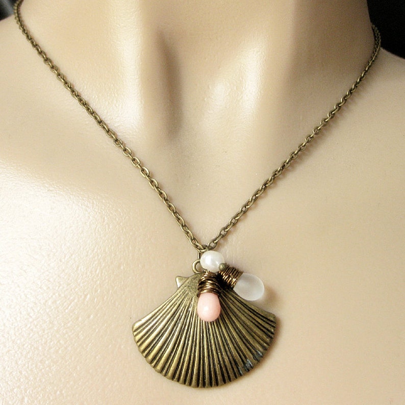 Hear the Sea Shell Necklace