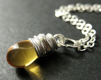 Honig Teardrop Halskette in Silber. Brautjungfer Halskette. Draht Gewickelt Teardrop Halskette. Handmade Schmuck.