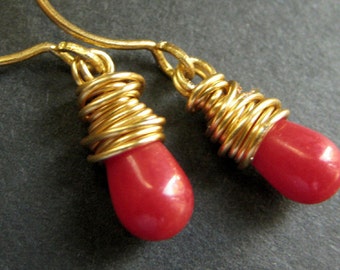 Teardrop Earrings. Red Coral Earrings. Red Wire Wrapped Earrings in Gold. Handmade Jewelry.