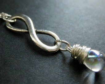 Draad gewikkeld. Zilveren ketting met oneindigheidssymbool. Duidelijke Teardrop hanger ketting. Handgemaakte sieraden.