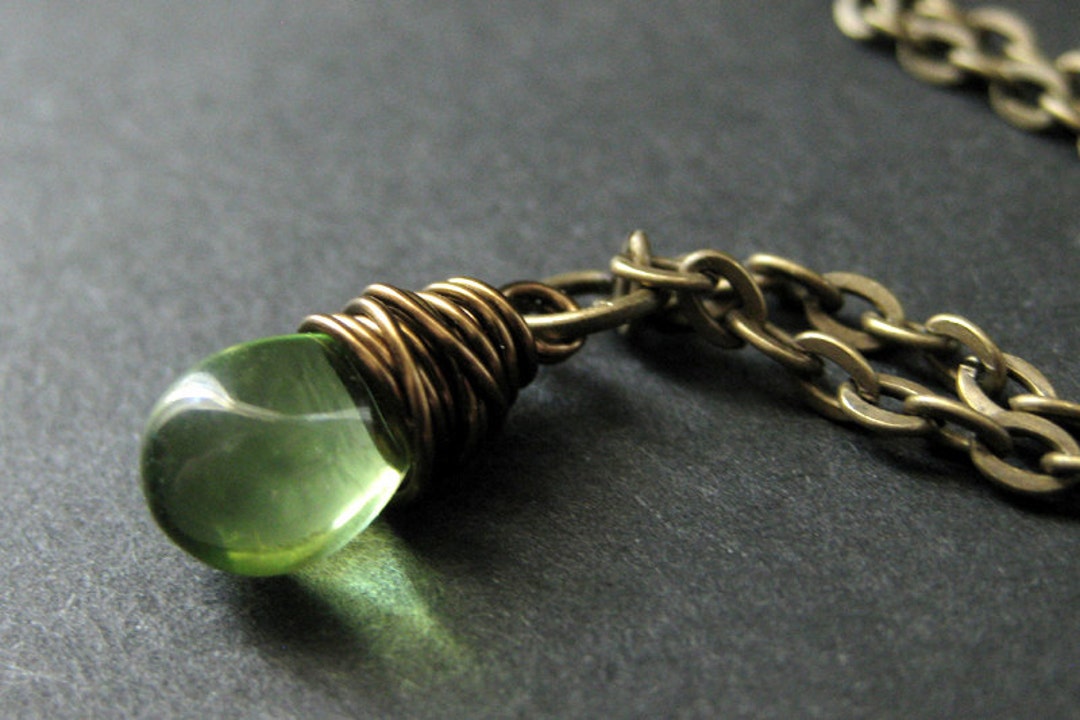 Teardrop Necklace. Green Teardrop Pendant Necklace in Bronze