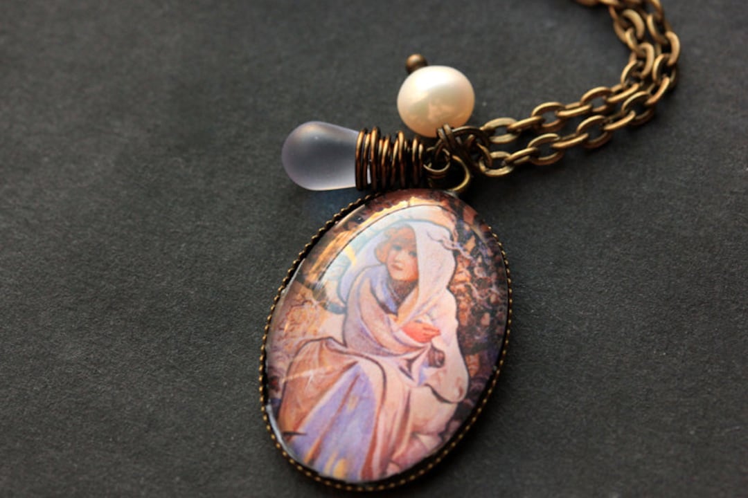 Une A Une Mucha Necklace main image 1