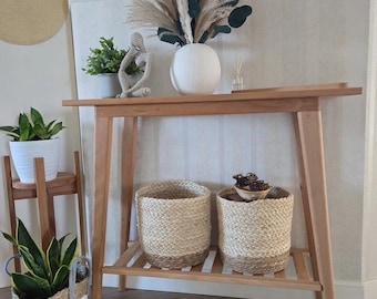 Schlanker Konsolentisch aus Holz, Minimalistischer Eingangsbereich, moderne schmale Konsole mit Regal, Massivholz-Eintragungstisch, Handwerker-Flur