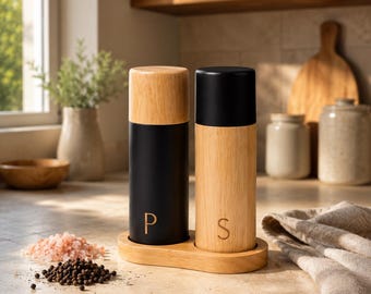Salz- und Pfeffermühlen-Set aus Holz mit Ablage, verstellbares Keramikmahlwerk, moderne Gewürzmühle aus schwarzer Eiche, dekoratives Küchenaccessoire, ideales Geschenk für Hobbyköche