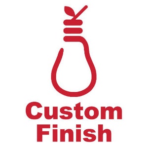 Könnte beinhalten: Rotes Logo auf weißem Hintergrund. Das Logo ist eine stilisierte Birnenform mit Blatt und Stiel, die einer Glühbirne ähnelt. Darunter stehen die Worte "Custom Finish" in Rot.