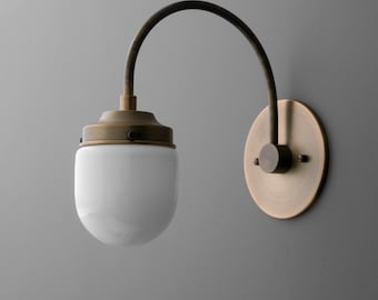 Aplique de pared de latón, moderno, con pantalla de cristal opalino - Modelo n.° 2729