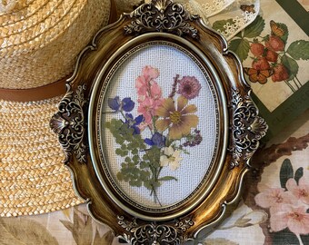 Marco ovalado vintage con flores prensadas, decoración botánica para el hogar, arte con flores prensadas, marco de fotos con flores secas, regalo para ella, flores preservadas.