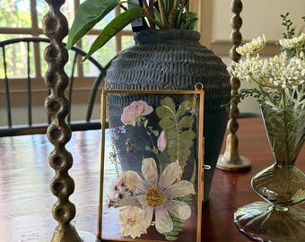 Decoración estilo cottagecore, decoración botánica para el hogar, arte con flores prensadas, marco de fotos con flores secas, regalo para ella, flores preservadas.