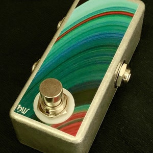 Przełącznik liniowy Saturnworks A/B Box Tuner Out Guitar Pedal z gniazdami Neutrik - ręcznie wykonany w Kalifornii