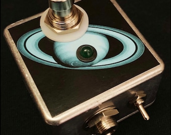 Saturnworks ラッチングフットスイッチ（外部LED付き） – アンプエフェクトペダル