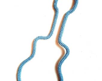 Guitare en tricotin