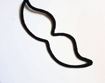 Moustache en tricotin