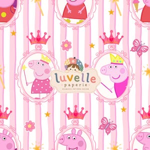 Può includere: Un motivo continuo con personaggi di Peppa Pig in cornici ovali rosa sormontate da corone. Lo sfondo presenta strisce verticali rosa, stelle gialle, fiori rosa e farfalle. Un'etichetta centrale riporta la scritta luvelle paperie.