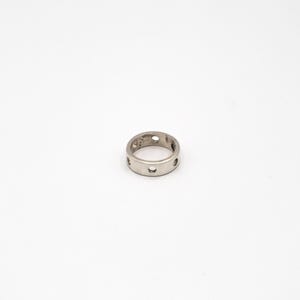 Sterling silver band ring with holes Size 7.5 – Stamped 925 Secondhand