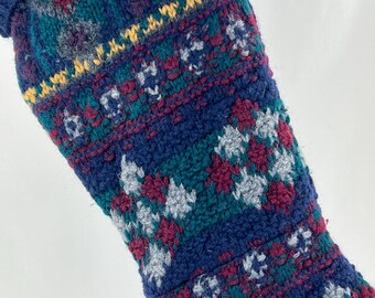 Media navideña Fair Isle de lana afieltrada azul marino reutilizada Suéter Lord & Taylor Rojo Verde Amarillo Blanco 1379