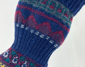 Suéter azul marino reciclado con patrón Fair Isle de lana afieltrada para medias navideñas Lord & Taylor 1378
