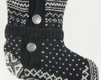 Medias de Navidad Nórdico Celta Lana Suéter Faux Plata Vikingo Botones OOAK Negro Blanco Tejido a Mano Reciclado Reutilizado Upcycled 1168