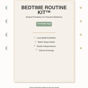 Op de afbeelding: Een printbaar Bedtime Routine Kit document met een crèmekleurige achtergrond, saliegroene randen en maan- en sterpictogrammen. De tekst luidt Bedtime Routine Kit, Simple Printables For Peaceful Bedtimes, 15 Printable Pages en somt voordelen op voor leeftijden 2-6.