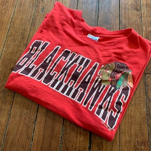 Men's Starter White Chicago Blackhawks Arch City Team Graphic T-Shirt Size: Extra Large