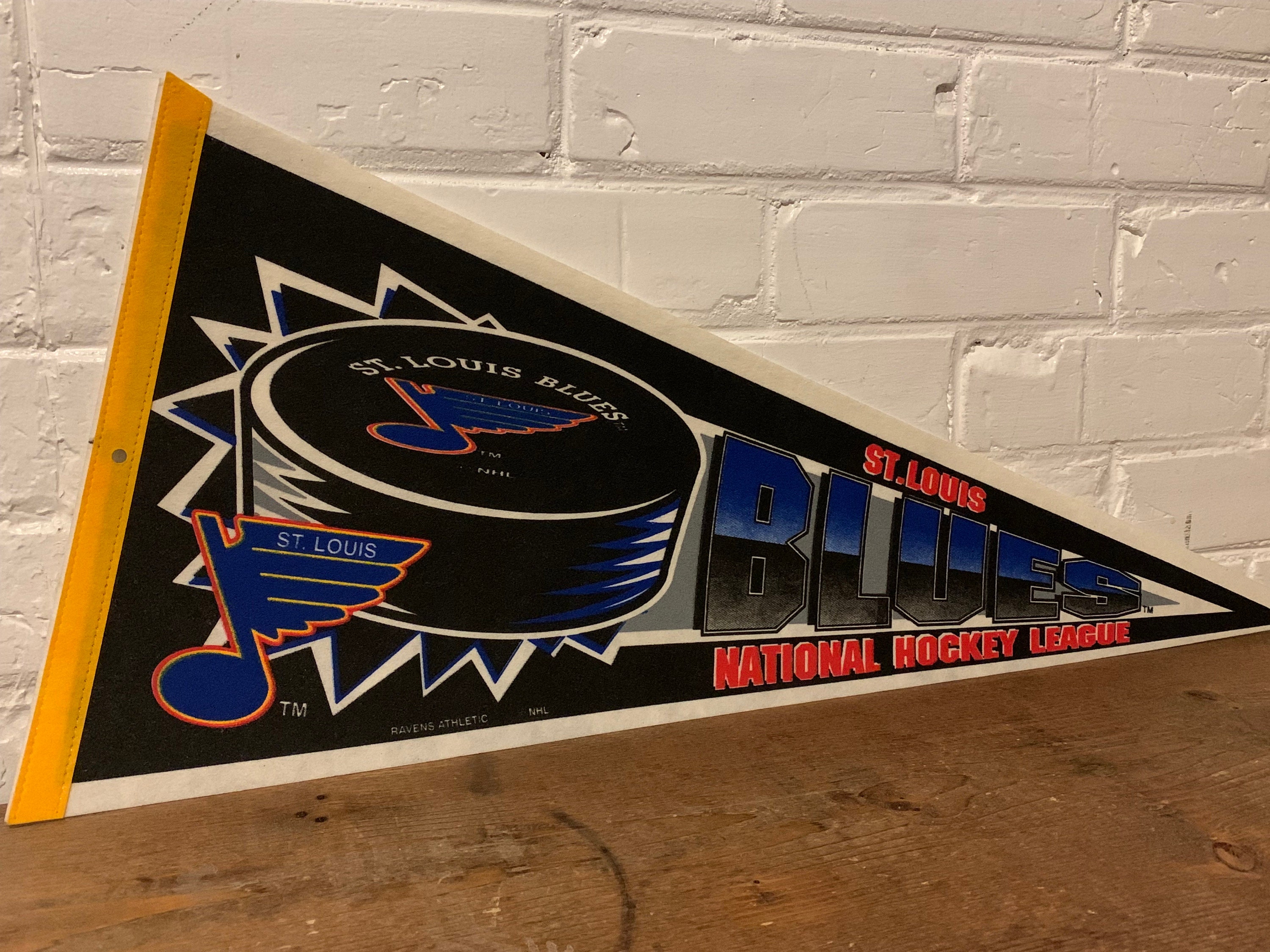 PITTSBURGH PENGUINS VINTAGE 1990'S NHL PENNANT - DEADSTOCK