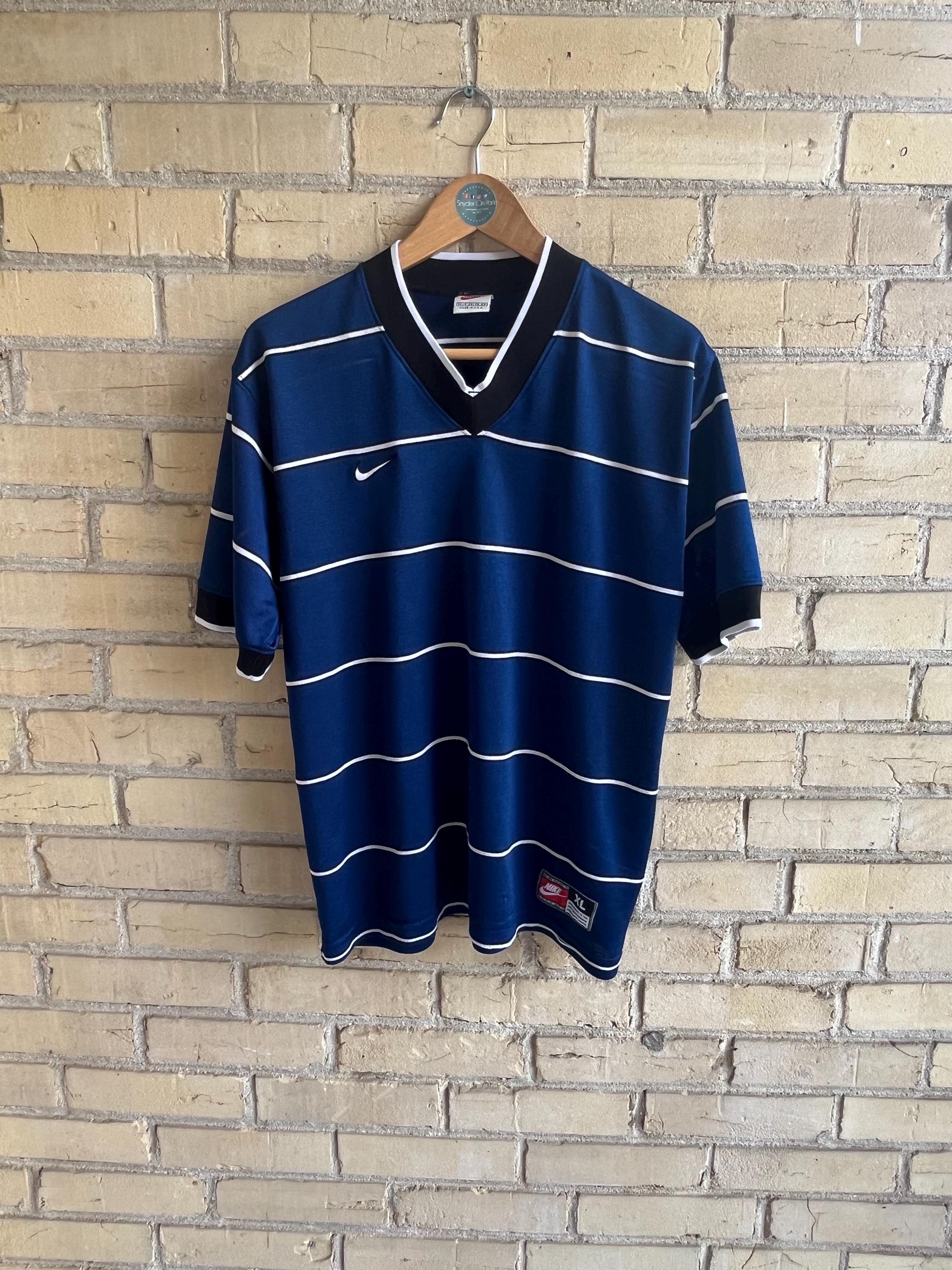 Youth XL / Adult Small - Vintage 90s White Tag Nike Soccer Jersey