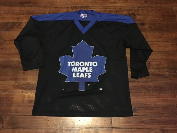 black maple leafs jersey