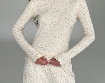 Conjunto de pijama de algodón orgánico con estampado floral para mujer: top de manga larga acanalado y pantalón.
