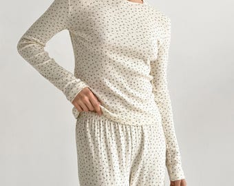 Weiches geripptes Strick-Pyjama-Set aus Baumwolle: Langarmtop mit weitem Bein, Hose mit weitem Bein